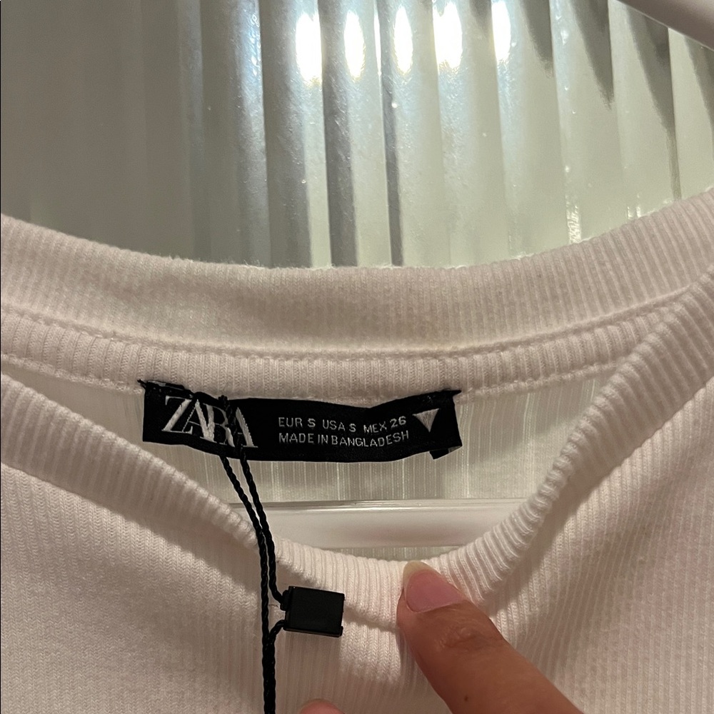 Zara Cropped White Ruffle Sleeve Ribbed Top ~ small NWT - Picture 2 of 4